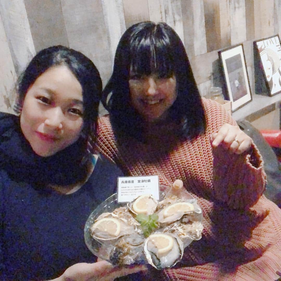 のインスタグラム：「Very famous voice actor and oyster all-you-can-eat(*^o^*) EVER youngerhank you all for your comments! https://item.woomy.me/c/26387 #umibal @umibal.shinjuku へ行ってきたよ（＾ω＾） #ちびまる子ちゃん でも知られる #声優 #永澤菜教 さんと #牡蠣食べ放題 (*´∀｀*) 毎回行くたびにお料理のアレンジも違っていてたのしー！ この日は #イヤリング：#ルピス @queen.lupis (v0185) #コーディネート ( ＾∀＾) 牡蠣っぽく(ﾟ∀ﾟ) Casting by @woomy.restaurant」