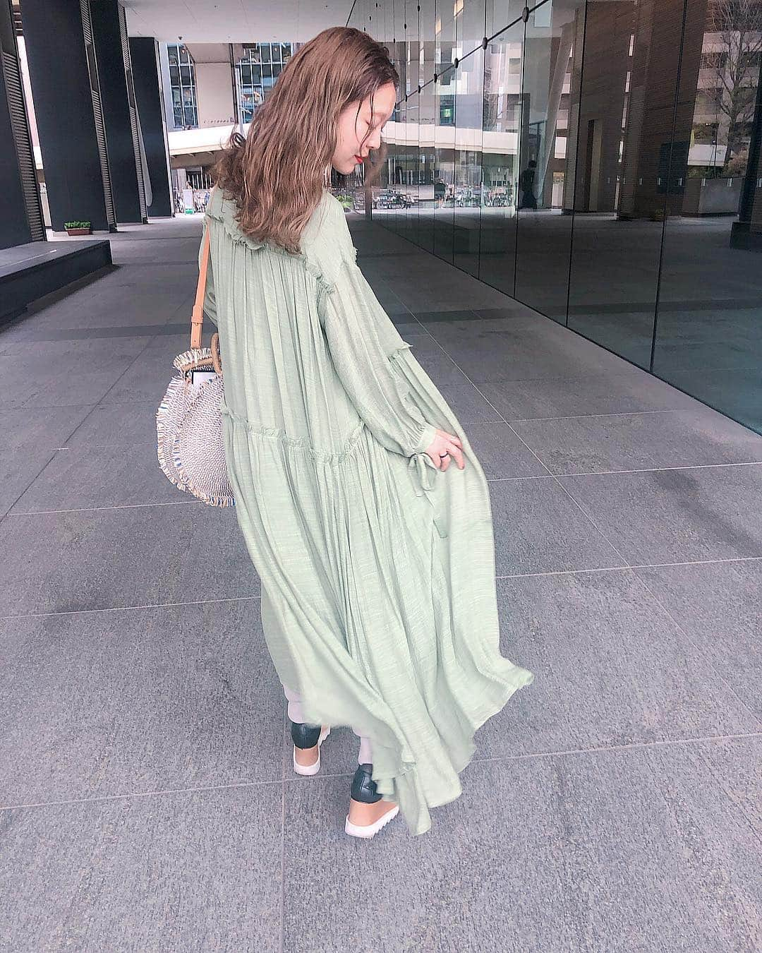 北岡りえさんのインスタグラム写真 - (北岡りえInstagram)「‪‪❤︎‬"💭 はじめてのモスグリーン 🙈  #longdress  #mossgreen」3月25日 23時06分 - rie_kitaoka