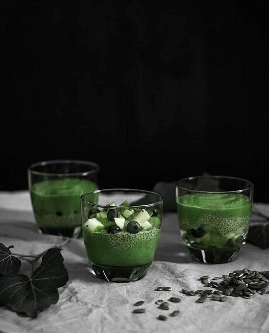 Matchæologist®さんのインスタグラム写真 - (Matchæologist®Instagram)「😍 Who else is in #Matcha heaven with these super cute #MatchaCreations from the wonderful 📷 @tohercore?! We can’t get enough of these Green Smoothie Parfaits consisting of Vanilla Bean and Matcha Mylk Chia Pudding! 🌿💚 . Our Midori™ is a perfect matcha grade for use in any matcha dessert recipes that require a deep green colour and the intensity required to shine through other ingredients. 🍵🌿 Trusted by leading chefs, pâtissiers and chocolatiers, Midori™ is one of the highest-quality culinary grade matcha you can find in the market. . 💚Matcha contains 100% pure stone-ground tea leaves 🍃, providing a legendary level of antioxidants with no extra additives included. ✨Add a bit of green to your recipes today and don’t forget to tag us @Matchaeologist #MatchaCreation for a chance to be featured on our feed! 😋 . To learn more about our range of artisanal matcha, 🍃 visit Matchaeologist.com . 👉 Click the link in our bio @Matchaeologist . Matchæologist® #Matchaeologist Matchaeologist.com」3月25日 23時06分 - matchaeologist