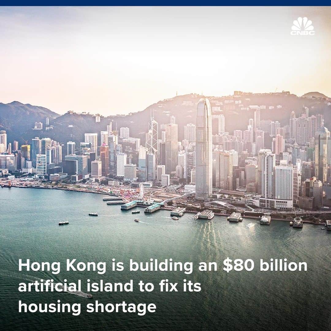 のインスタグラム：「Hong Kong is spending $80 billion to build one of the world’s largest artificial islands.⁣ ⁣ The territory has a serious shortage of space. It’s home to about 7.4 million people, and high demand and short supply has driven properties prices up to unaffordable levels. The new island would add up to 260,000 new residential units.⁣ ⁣ Some critics say the plan is too expensive and that more environmentally-friendly options exist.⁣ ⁣ To read more about the island, visit the link in bio.⁣ ⁣ *⁣ *⁣ *⁣ *⁣ *⁣ *⁣ *⁣ *⁣ ⁣ #hongkong #china #artificialisland #realestate #development #homeprice #business #cnbc⁣ ⁣」