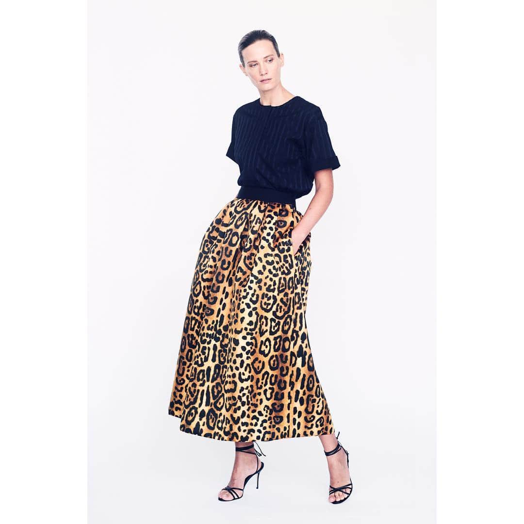 のインスタグラム：「Hand painted jaguar on silk duchesse. #adamlippesspring2019」