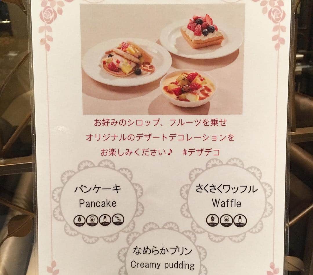 InterContinental Tokyo Bayさんのインスタグラム写真 - (InterContinental Tokyo BayInstagram)「シェフズライブキッチンのデザートビュッフェでは、焼きたてのワッフルやパンケーキ、なめらかプリンにお好きなトッピングでデコレーションできるコーナーが新登場🍮🥞🥪 バラエティー豊かなシロップやフルーツなど、トッピングは20種類以上ご用意🍓🥝🍎🍌 ハッシュタグ『#デザデコ 』を付けて、世界にひとつだけのデコレーションプレートをぜひSNSにアップしてみてください📲  #intercontinental  #デザデコ#インターコンチネンタル東京ベイ#Intercontinentaltokyobay #ホテルインターコンチネンタル東京ベイ #シェフズライブキッチン#chefslivekitchen #ホテルビュッフェ#スイーツビュッフェ#食べ放題#女子会#デザート#スイーツ#パンケーキ#プリン#ワッフル#デコレーション#いちご#シロップ#ティータイム#フォトジェニック#インスタ映え#かわいい#おやつ」3月25日 23時20分 - intercontitokyobay