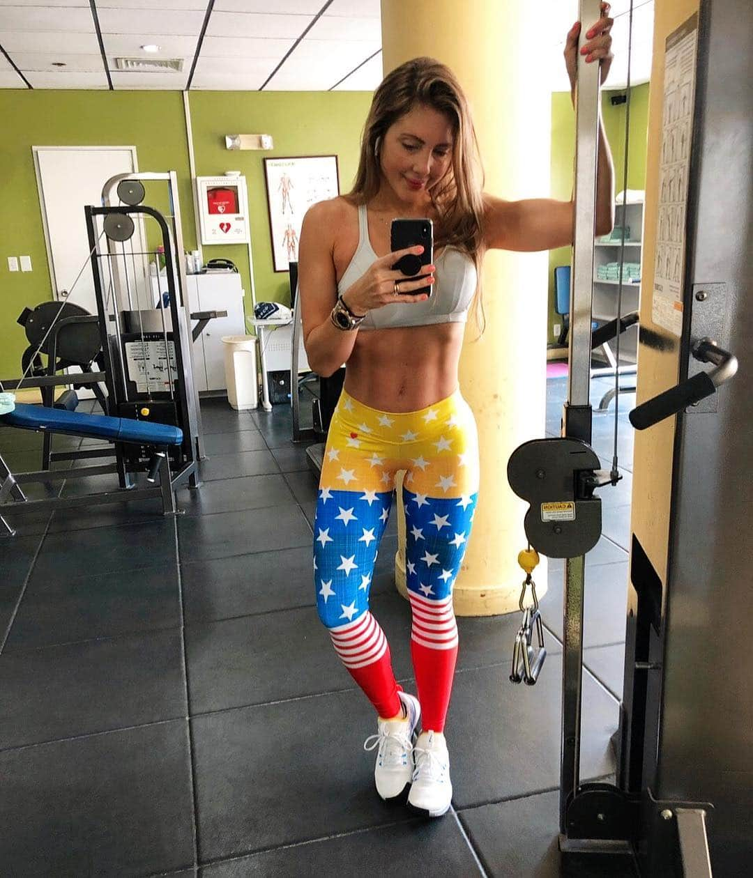 Sascha Barbozaさんのインスタグラム写真 - (Sascha BarbozaInstagram)「Comenzando la semana activa💪🏼 un poco de cardio+abdominales」3月25日 23時22分 - saschafitness