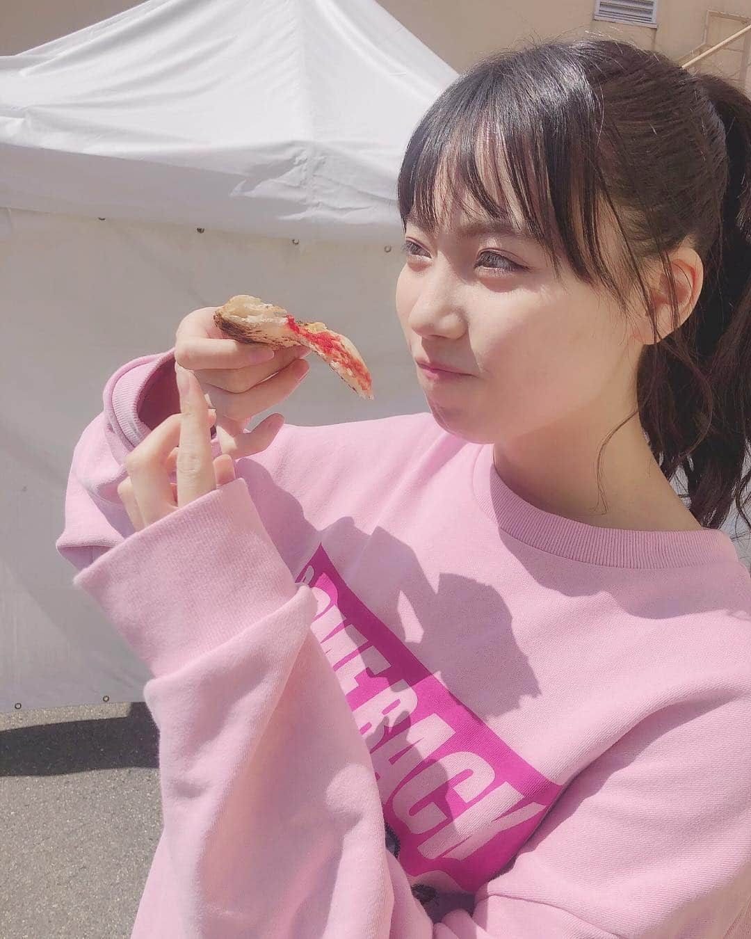 荒井優希さんのインスタグラム写真 - (荒井優希Instagram)「🍕 まつげ下がりすぎてて心配なる写真😶 前見えてたかな？」3月25日 23時23分 - araiyuki57