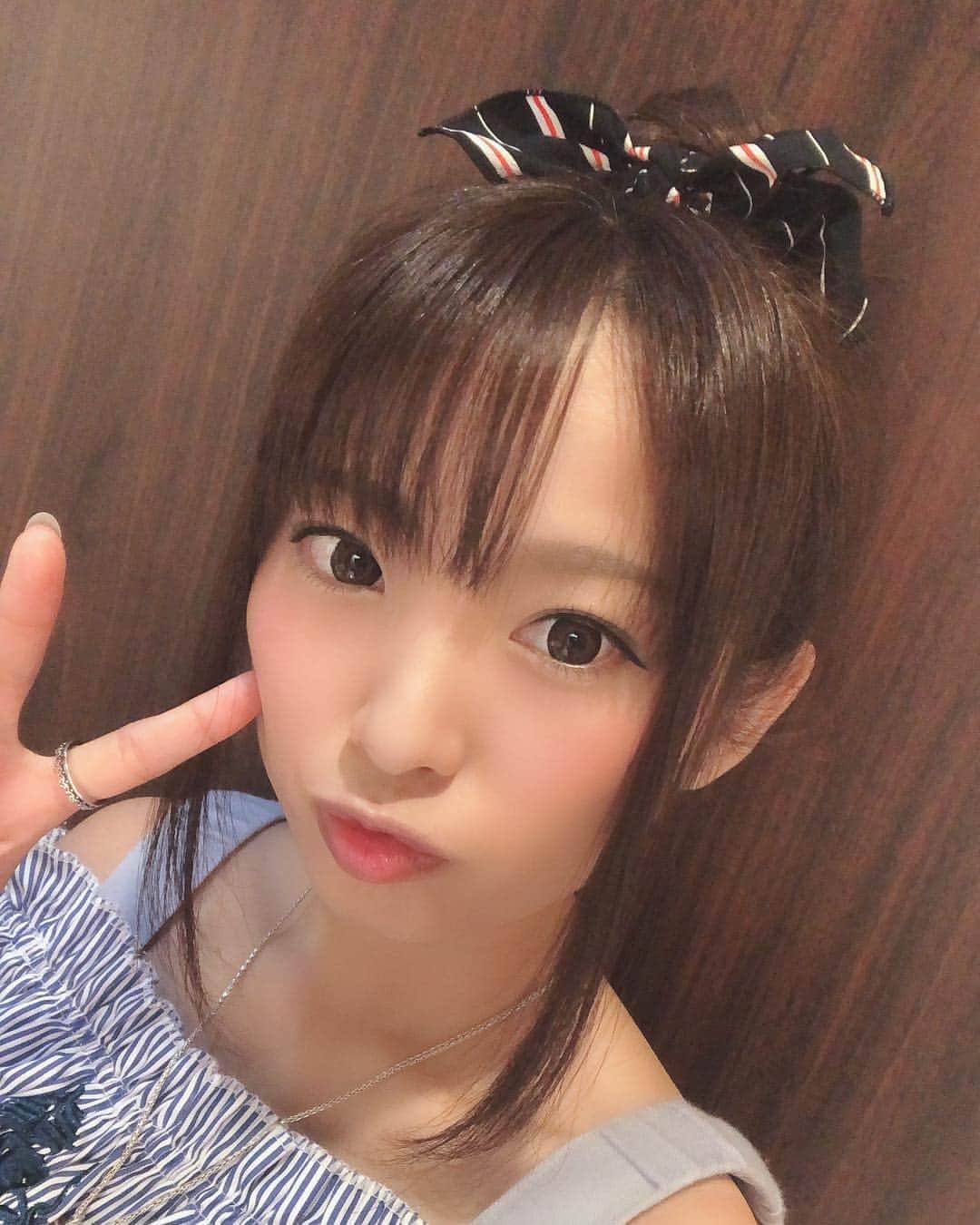 のインスタグラム：「おはよ！ 今日は久々のお団子(*´ω｀*) #今日のゆずっきー #おだんごヘア」