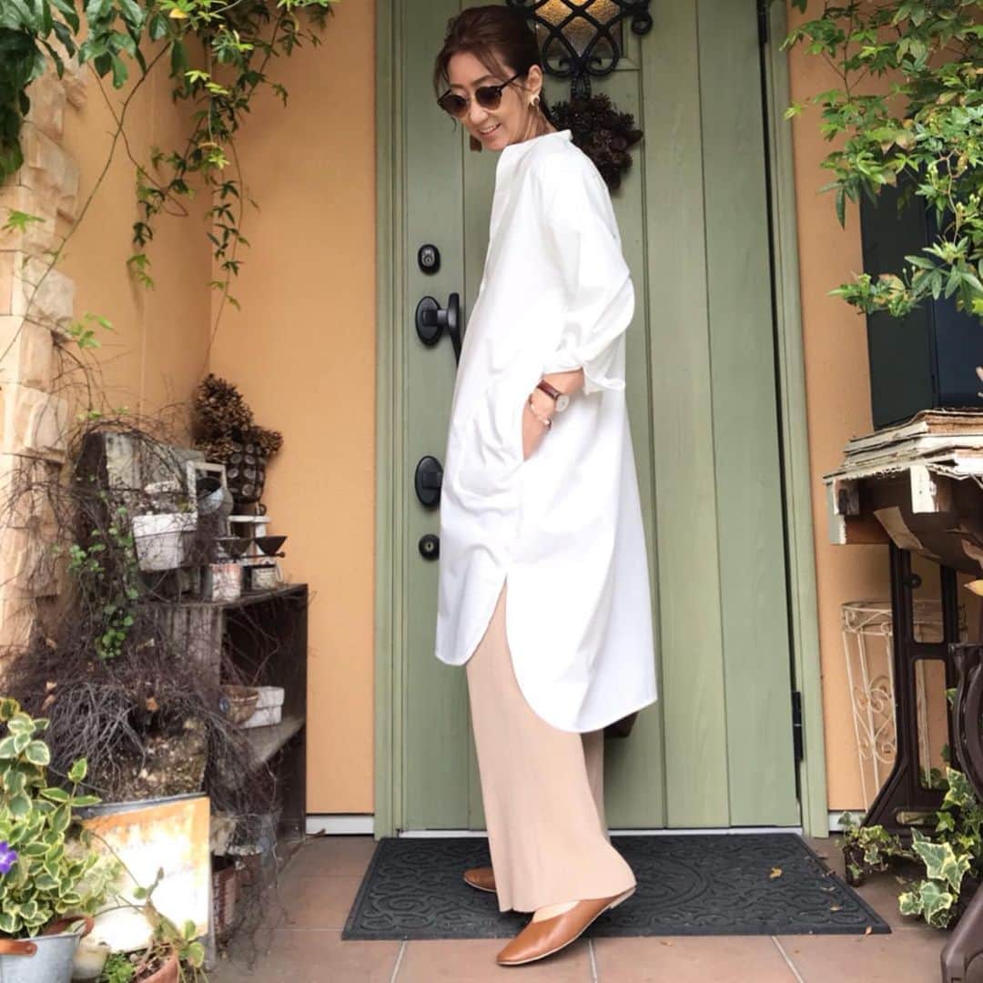 ukkyonkyonさんのインスタグラム写真 - (ukkyonkyonInstagram)「この春夏は ぜ〜〜ったい シャツワンピ♬  @fashionnable8  の  レディース プルオーバー 着痩せ ロングワンピース EGK167  何が良いって  スタンドカラーで首元スッキリで  ハリのある生地でパリッと見えるし  両サイドポケットも付いてるんです！⤴️⤴️😆💕 #  プチプラなのにこれは優秀シャツ！🥰💕💕 #  @fashionnable8  さんでＬＩＮＥ友達登録で300円引きクーポンプレゼント中！！ #  LINE ID 【@ztv4048e】  ぜひ登録してクーポンゲット〜〜♬ #  #ニットパンツ  は @moncabinet_official  #  コレはもぉマスト！😆⤴️⤴️ #  #fashionnable8 #ファッショナブルエイト #locari #sitaparantica #スキッパーシャツ #mery#beautiful#beaustagrammer  #fashionista #fashion  #fashionista #instagood #fashionblogger #jマダムのおしゃれ  #40代コーデ#アラフィフコーデ#アラフォーコーデ#大人ファッション#今日のコーデ #今日の服 #今日のファッション#定番#プチプラコーデ #プチプラファッション#ビュースタグラマー#シンプルコーデ#おしゃれさんと繋がりたい#春コーデ#春ファッション#春服」3月26日 9時04分 - ukkyonkyon