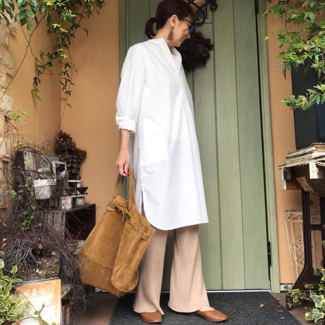 ukkyonkyonさんのインスタグラム写真 - (ukkyonkyonInstagram)「この春夏は ぜ〜〜ったい シャツワンピ♬  @fashionnable8  の  レディース プルオーバー 着痩せ ロングワンピース EGK167  何が良いって  スタンドカラーで首元スッキリで  ハリのある生地でパリッと見えるし  両サイドポケットも付いてるんです！⤴️⤴️😆💕 #  プチプラなのにこれは優秀シャツ！🥰💕💕 #  @fashionnable8  さんでＬＩＮＥ友達登録で300円引きクーポンプレゼント中！！ #  LINE ID 【@ztv4048e】  ぜひ登録してクーポンゲット〜〜♬ #  #ニットパンツ  は @moncabinet_official  #  コレはもぉマスト！😆⤴️⤴️ #  #fashionnable8 #ファッショナブルエイト #locari #sitaparantica #スキッパーシャツ #mery#beautiful#beaustagrammer  #fashionista #fashion  #fashionista #instagood #fashionblogger #jマダムのおしゃれ  #40代コーデ#アラフィフコーデ#アラフォーコーデ#大人ファッション#今日のコーデ #今日の服 #今日のファッション#定番#プチプラコーデ #プチプラファッション#ビュースタグラマー#シンプルコーデ#おしゃれさんと繋がりたい#春コーデ#春ファッション#春服」3月26日 9時04分 - ukkyonkyon