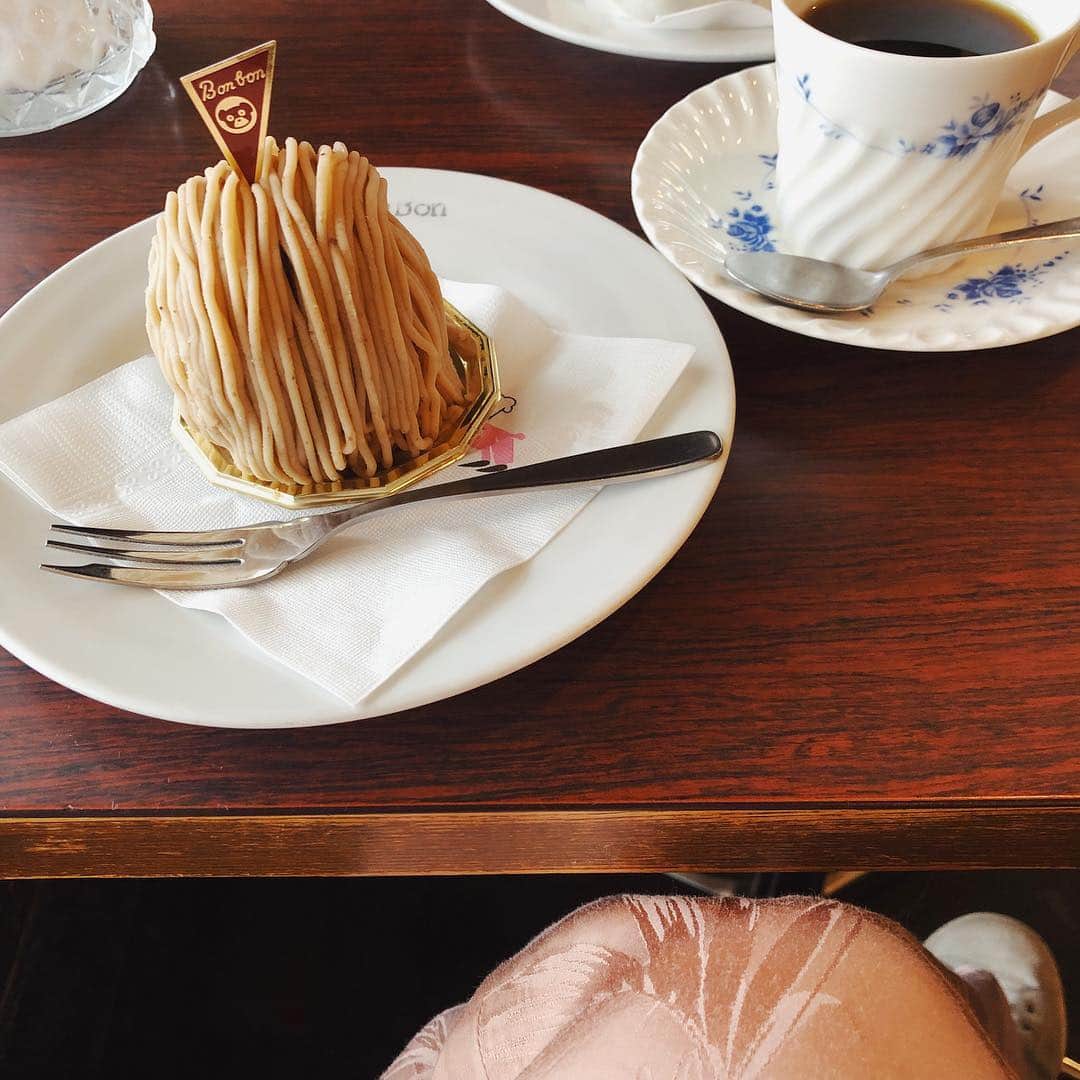 和田美由紀さんのインスタグラム写真 - (和田美由紀Instagram)「ボンボンの渋皮モンブランほんと美味しいから食べてほしい👧🏼💕 #早朝からモンブラン食べてる人は #私だけだった#喫茶ボンボン」3月26日 9時19分 - miyuwada