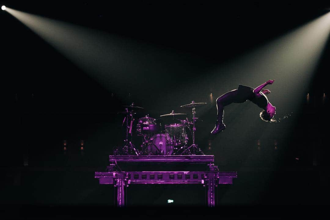 Panic! At The Discoさんのインスタグラム写真 - (Panic! At The DiscoInstagram)「Thank you Cardiff. #prayforthewickedtour  #wheresErm 📸- @jakechams」3月26日 9時21分 - panicatthedisco