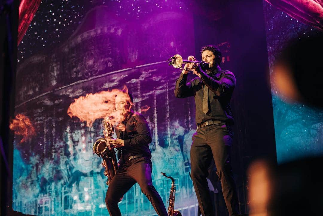 Panic! At The Discoさんのインスタグラム写真 - (Panic! At The DiscoInstagram)「Thank you Cardiff. #prayforthewickedtour  #wheresErm 📸- @jakechams」3月26日 9時21分 - panicatthedisco