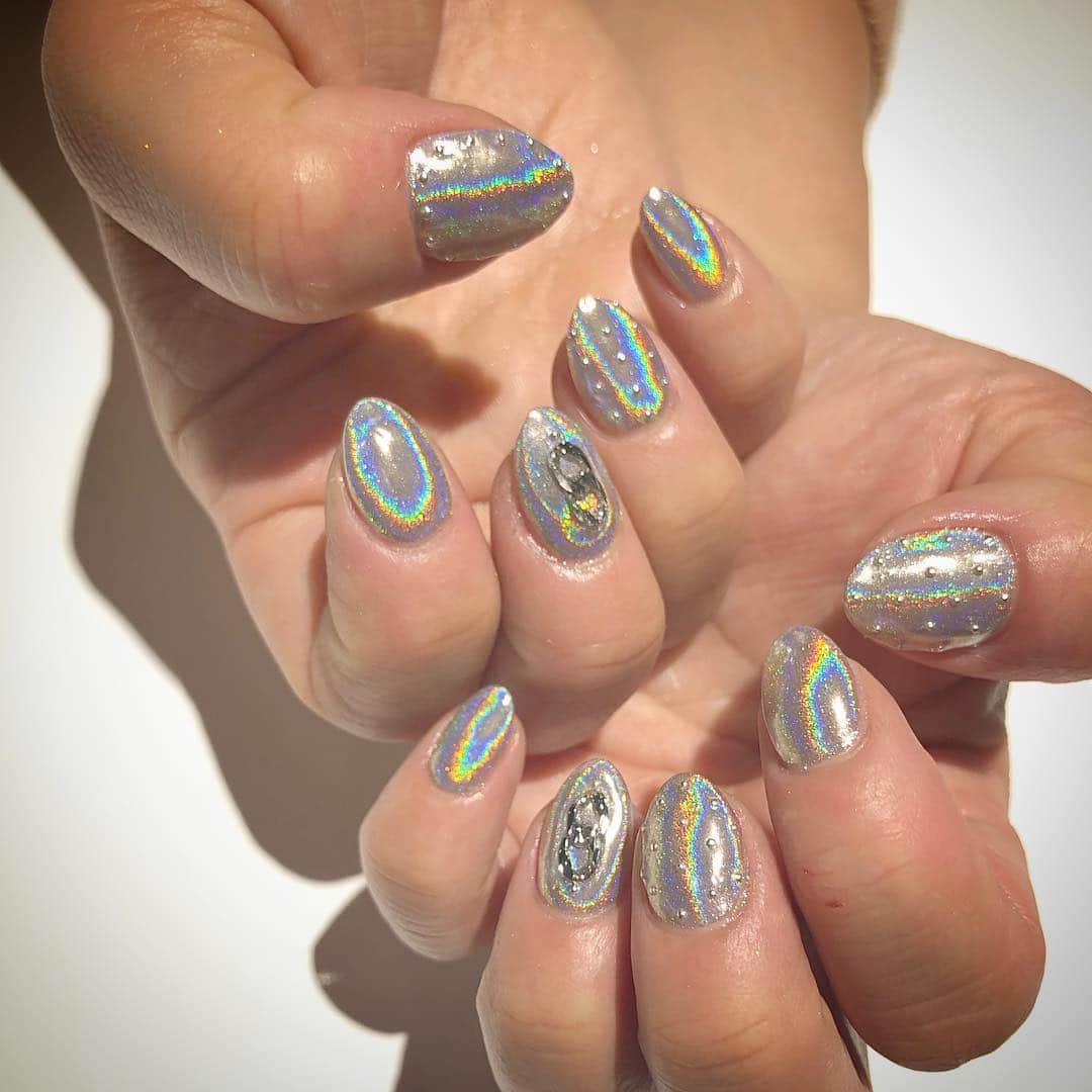 RUBY&ONYX by Kanako Miuraのインスタグラム：「Unicorn🦄 ・ ・ INSTYLE BLOGにて、角質ケアについて取材していただきました！ 正しいセルフケア方法や臭いの原因などについて説明させて頂いてます。 ・ "溜まりすぎた角質ケアはセルフでは無理？ネイリスト直伝の正しいケア方法" ・ サロンのプロフィール画面のリンクからどうぞ😊 是非、ご覧ください！ ・ ・ ・ 角質ケアキャンペーン👣 ・ 好評につき3月末まで延長🤗 期間中ジェルネイルまたはポリッシュカラーをされたお客様に足裏の角質ケア&ゴマージュ(通常価格¥3780)をプレゼント致します！ 乾燥する冬にこそつるつるのお足元で快適にお過ごしください。 ※ネイルはハンドでもフットでも可 ※ご予約の際に角質ケアご希望の旨お伝えくださいませ。  本日 12:00〜.13:00〜.13:30〜 3/27 12:00〜(シンプル).17:30〜 ご案内可能です。 お気軽にお問い合わせくださいませ💫 ・ ・ #daikanyama#nailsalon#nail#gelnail#rubyandonyx#summer#summernails#handnail#mode#cool#studs#menscare#ART#winternails#nuancenails#メンズネイル#メンズケア#定額制ネイル#通い放題#ジェルネイル#ネイル#ノーサンディング#フットケア#大人ネイル#フットネイル#シンプルネイル#代官山ネイルサロン#トレンドネイル#ショートネイル」