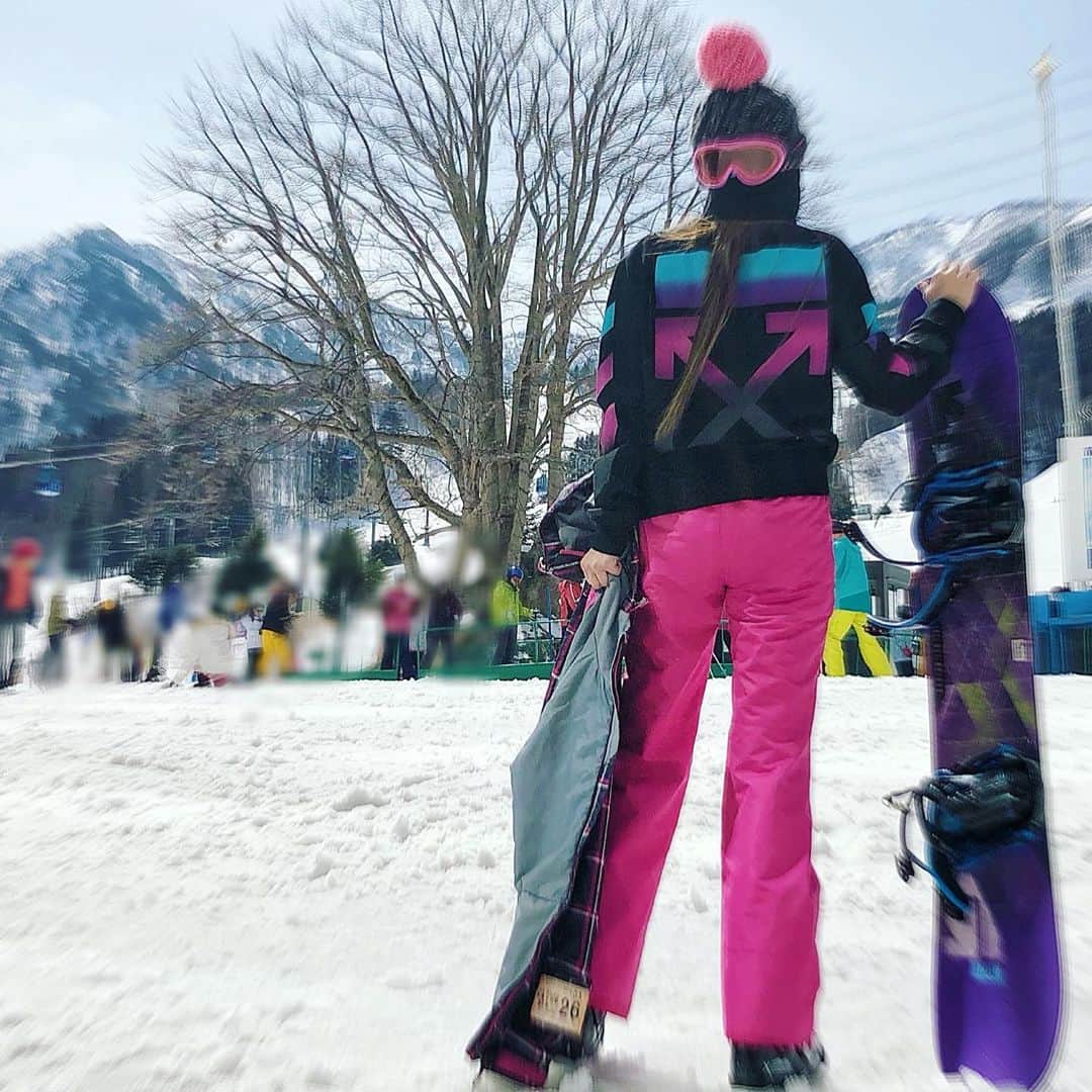 麻美さんのインスタグラム写真 - (麻美Instagram)「お天気よくて🌈気持ちいい〜💕 ． #ski#snowboarding  #offwhite」3月26日 9時25分 - mami0s