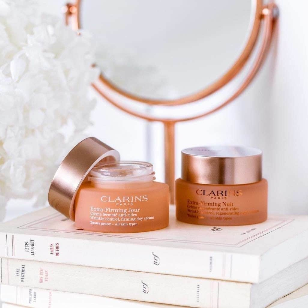 Clarins Canadaさんのインスタグラム写真 - (Clarins CanadaInstagram)「Our Extra-Firming Day & Night duo is exactly what you need to even complexion and boost skin's radiance. 💫 Repost: @needsandmoods . . . #Clarins #ItsAllAboutYou #ExtraFirming #SpringInYourSkin #AntiAgeing #Skincare」3月26日 9時30分 - clarinscanada