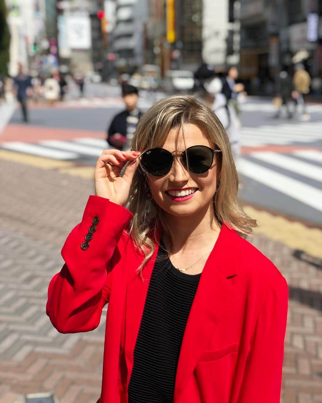 のインスタグラム：「Back in 🇨🇦!! Looking forward to going back to Japan so soon!! • • #shibuya #shibuyacrossing #tokyo #worldfigure」