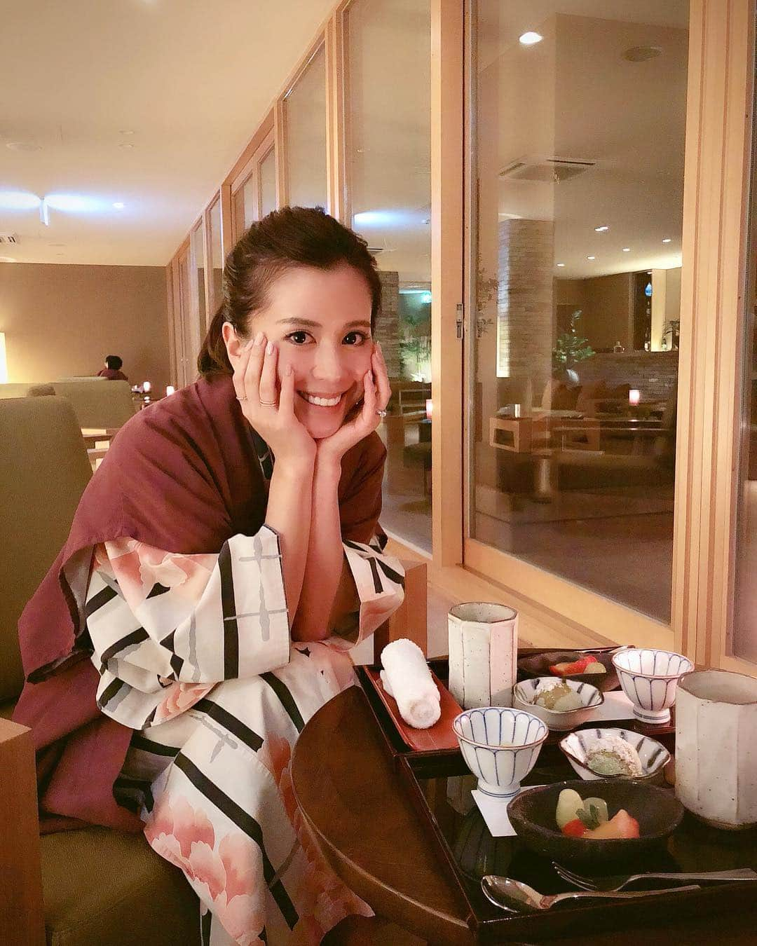 黒田麻理耶さんのインスタグラム写真 - (黒田麻理耶Instagram)「. 夕食の懐石料理も美味しかった😋❤️ シャンパン・ワインをたくさん飲んでからの ラウンジでデザート🍨 . この後、お部屋の温泉に入れるという幸せ☺️ やっぱり温泉っていいね〜♨️💕 . #金乃竹塔ノ澤  #箱根  #箱根旅行 #温泉  #懐石料理  #たくまり旅行 #kinnotake  #kinnotaketonosawa #Hakone  #trip  #hotsprings  #dinner」3月26日 9時49分 - mariya_kuroda