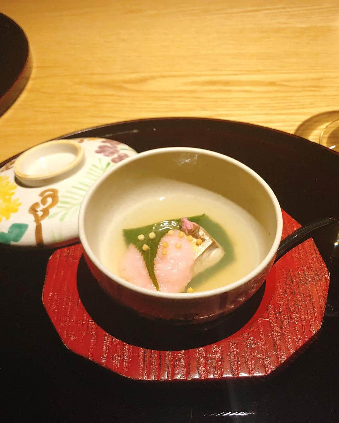 黒田麻理耶さんのインスタグラム写真 - (黒田麻理耶Instagram)「. 夕食の懐石料理も美味しかった😋❤️ シャンパン・ワインをたくさん飲んでからの ラウンジでデザート🍨 . この後、お部屋の温泉に入れるという幸せ☺️ やっぱり温泉っていいね〜♨️💕 . #金乃竹塔ノ澤  #箱根  #箱根旅行 #温泉  #懐石料理  #たくまり旅行 #kinnotake  #kinnotaketonosawa #Hakone  #trip  #hotsprings  #dinner」3月26日 9時49分 - mariya_kuroda