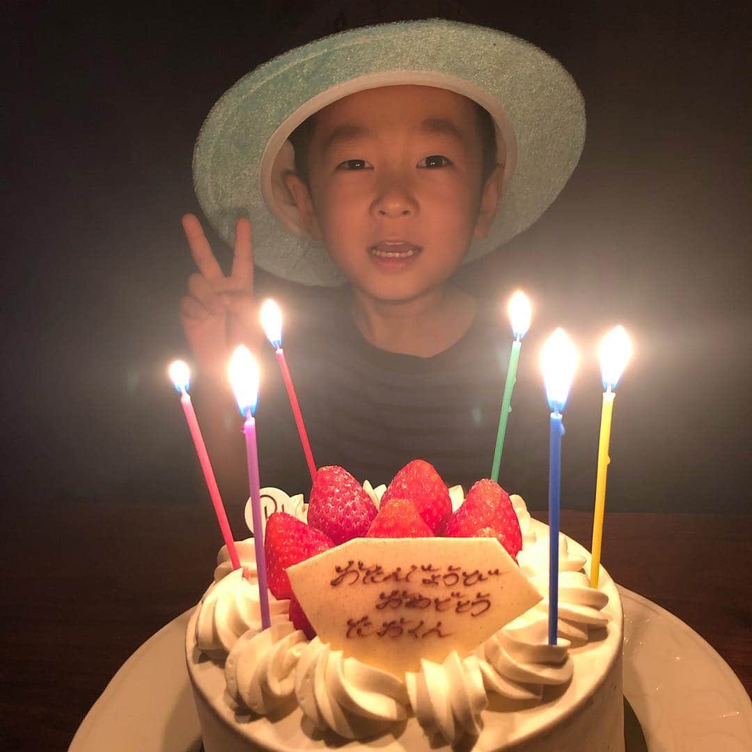 市井紗耶香さんのインスタグラム写真 - (市井紗耶香Instagram)「息子6歳の誕生日🎂 ❤️おめでとう❤️ 生まれてきてくれて、ありがとう！  #お誕生日おめでとう #happybirthday #4人育児 #子育て #ありがとう」3月26日 10時03分 - sayakaichii