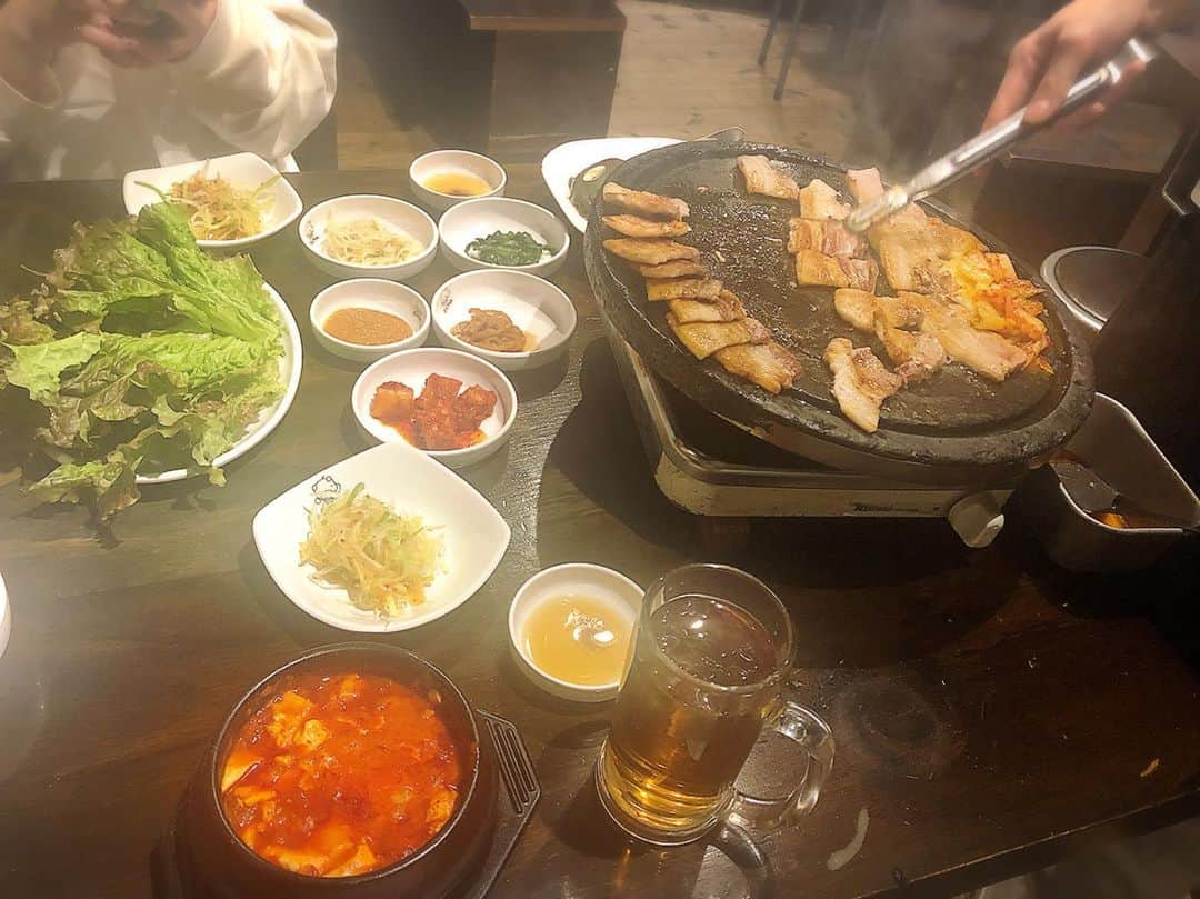 鈴木奈々さんのインスタグラム写真 - (鈴木奈々Instagram)「昨日は仕事終わりに、 友達と韓国料理を食べに行きました♡♡♡ 最高に美味しかったー(^-^)！！！ サムギョプサル大好き♡♡♡ 私は食べることが大好きです♡♡♡ #韓国料理 #サムギョプサル #最高です」3月26日 10時06分 - nana_suzuki79