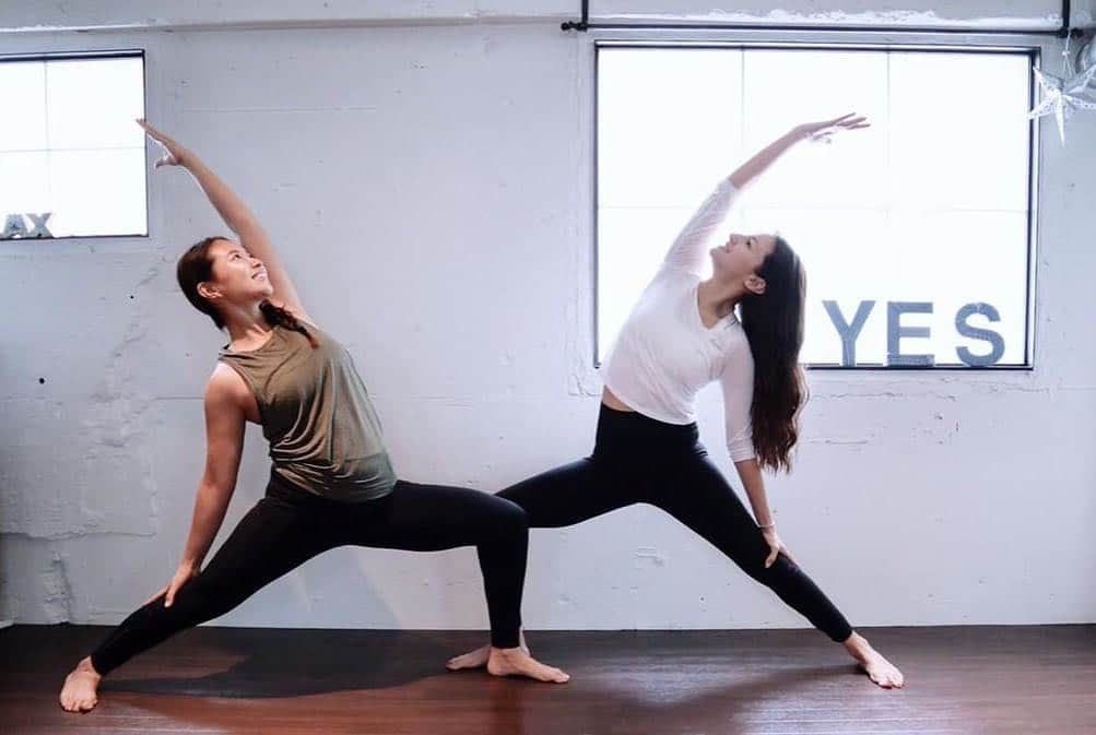 橋本麗香さんのインスタグラム写真 - (橋本麗香Instagram)「インドから帰りたての 更にクリアに美しく輝いてる @nattyyoga  なっちゃんの#ヨガ ． 今回は整うだけでなく、エナジーの循環、チャージ を感じハートと脳、肉体のそれぞれが心地よく目覚めるのを感じれた有意義な時間でした🙏🏻💫💫💫 ． #yoga #inspiration」3月26日 10時08分 - reikamaria