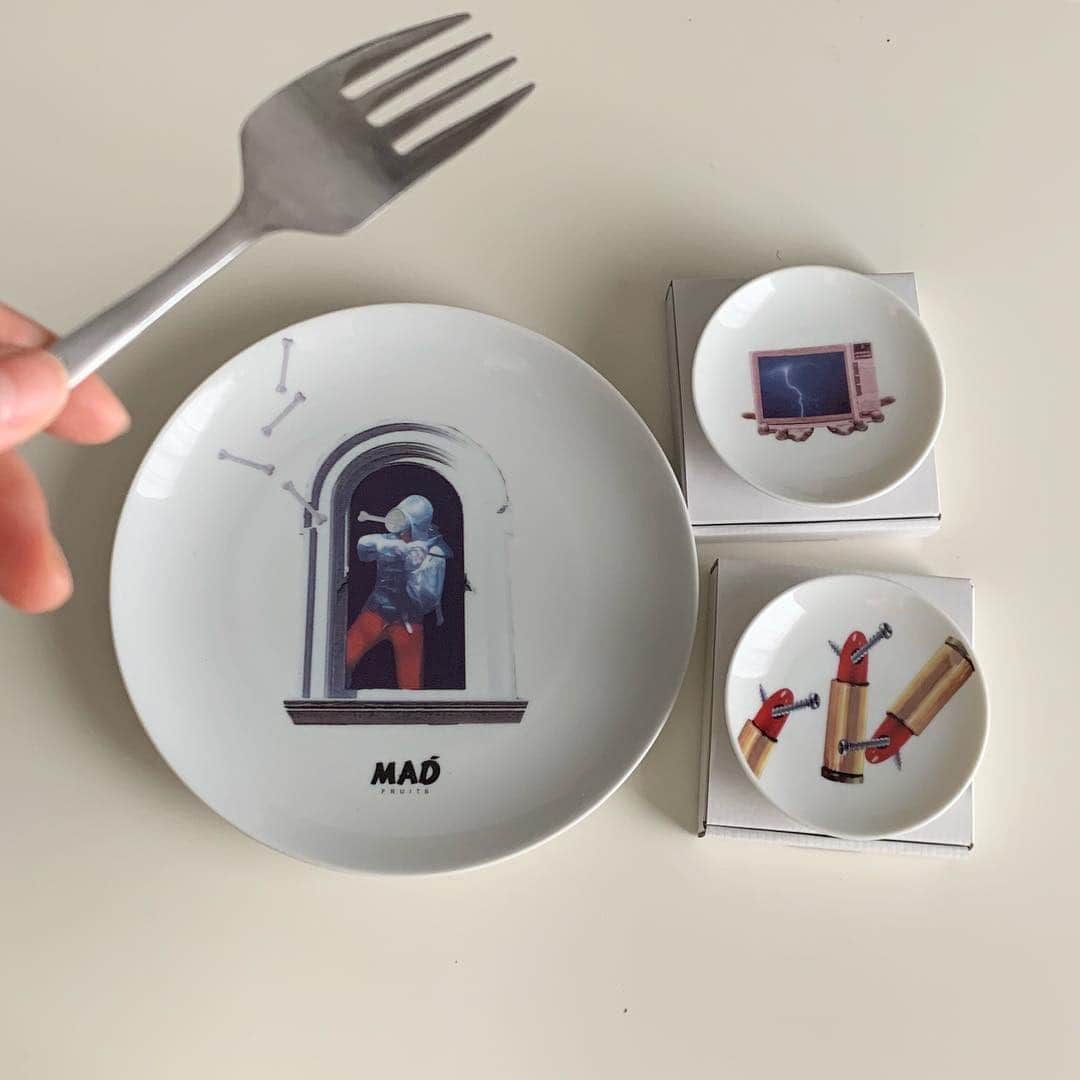 菅沼ゆり（ゆりっぱ）さんのインスタグラム写真 - (菅沼ゆり（ゆりっぱ）Instagram)「new 🥣 フォークのせいで 遠近法で小さく見えるけど しっかりした大皿と小皿☺︎」3月26日 10時08分 - yurippa93