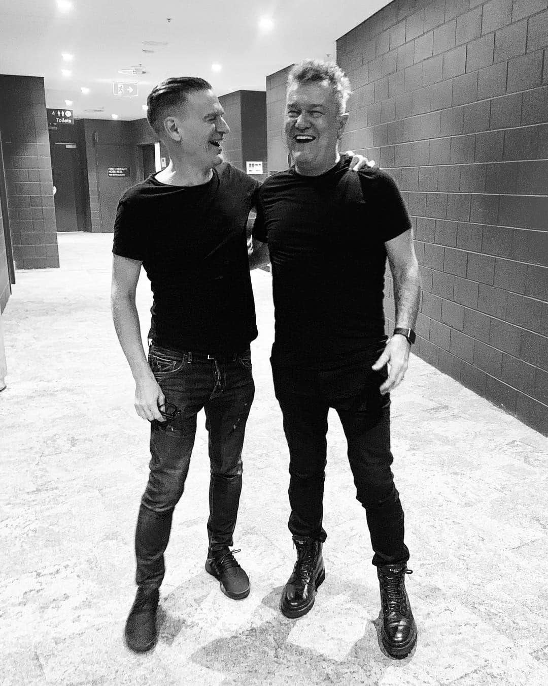 ブライアン・アダムスさんのインスタグラム写真 - (ブライアン・アダムスInstagram)「Having a laugh with my pal Jimmy Barnes in Sydney, Australia. We jammed the AC/DC song “High Voltage” and Tash Wolf joined us on guitar too. #bryanadamsshinealight」3月26日 10時10分 - bryanadams