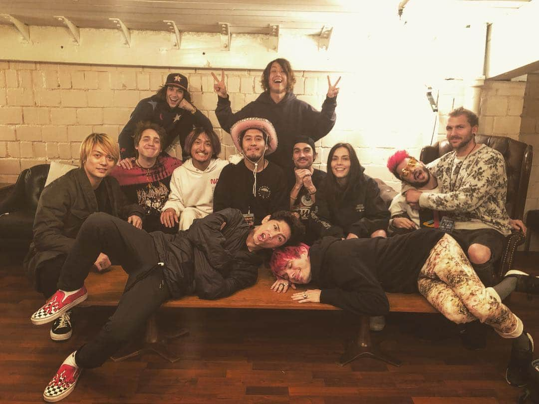 Taka さんのインスタグラム写真 - (Taka Instagram)「Thank you for join us !!! Love you guys so much!!! @standatlantic  @waterparks」3月26日 1時17分 - 10969taka