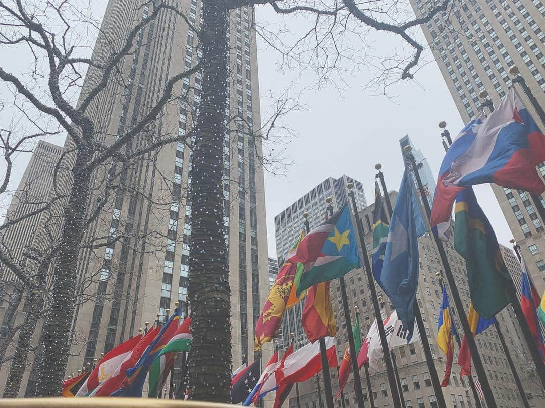 柳めぐみさんのインスタグラム写真 - (柳めぐみInstagram)「. . ROCKEFELLER CENTER. . #でかすぎて写真に収まらない #NY #ニューヨーク #マンハッタン #ROCKEFELLERCENTER」3月26日 1時12分 - yanameguchan