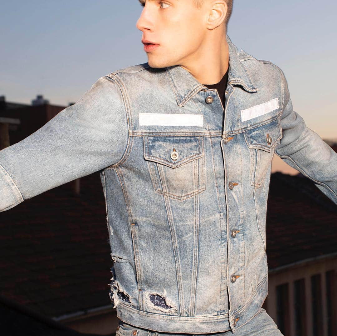 ディーゼルのインスタグラム：「Reflectors on the front, destroyed details on the back. We call it “The-Jacket-That-Keeps-On-Giving”  #DieselSummer #ForSuccessfullLiving」