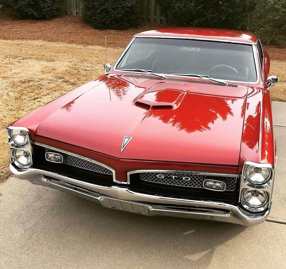 Classics Dailyさんのインスタグラム写真 - (Classics DailyInstagram)「@classicsdaily | '67 Pontiac GTO _ @yahcustoms #pontiac #gto #americanmuscle #musclecar #classiccar #classicsdaily」3月26日 1時40分 - classicsdaily