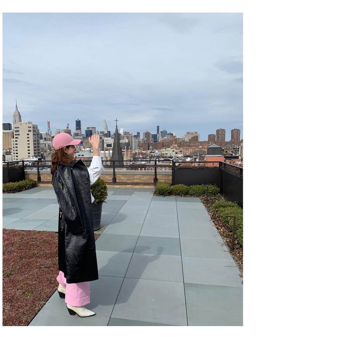 のインスタグラム：「Meanwhile in NYC 🌸 #dorotheesview #newyorkcity #ny #pink #dorotheeschumacher #rooftop #mondays 🌸」