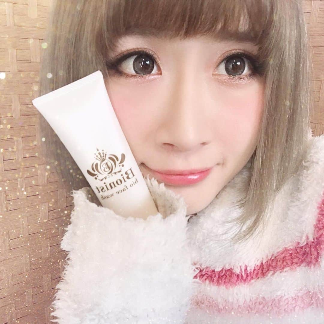 TONEAYUさんのインスタグラム写真 - (TONEAYUInstagram)「生誕ワンマンを控え、美容ケアすべてを見直しているTONEAYUです👈(美顔器も購入済みw)﻿﻿ ﻿﻿ この洗顔のすごいところは、美肌菌を育ててくれるところ🤔✨﻿﻿ ﻿﻿ クリーミーな泡でお肌を包み込んでくれます🤤❣️﻿ ﻿ これで美肌菌を育てて、綺麗な肌に育てようと思います😆❤️❤️❤️﻿﻿ ﻿﻿ ＠コスメストアで売ってます🛒﻿﻿ ﻿﻿ 詳しくは、ストーリーズを見てね🥺💓﻿﻿ ﻿﻿ 使い続けるのが、たのしみすぎる！﻿﻿ ﻿﻿ ＠bionist_japan﻿﻿ #bionist﻿﻿ #スキンケア﻿﻿ #美肌菌﻿﻿ #洗顔﻿﻿ #化粧水﻿﻿ #PR﻿﻿」3月26日 1時47分 - toneayu