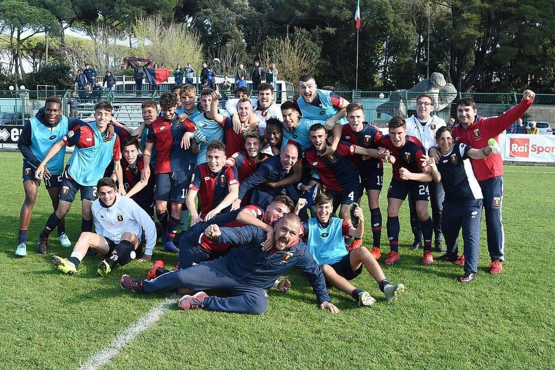 ジェノアCFCさんのインスタグラム写真 - (ジェノアCFCInstagram)「🙌🏻 Il Genoa Primavera batte il Parma 3-2 e vola in finale! 🔝❤️💙 #ViareggioCup」3月26日 1時52分 - genoacfc