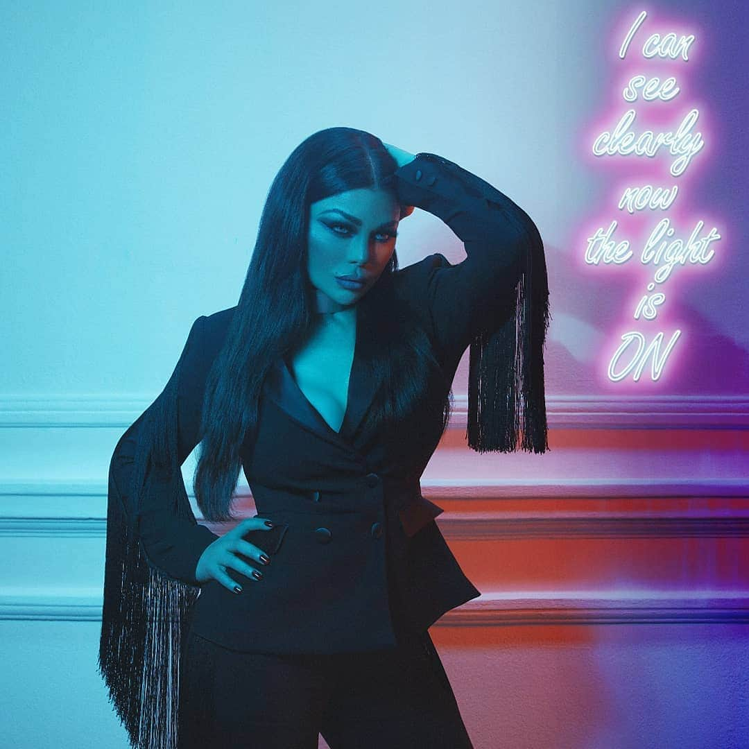 さんのインスタグラム写真 - (Instagram)「No caption needed! 🙂 #pofd #photoshoot #neon #style #beauty #strength #confident #eyecontact #eyes #HaifaWehbe」3月26日 1時57分 - haifawehbe