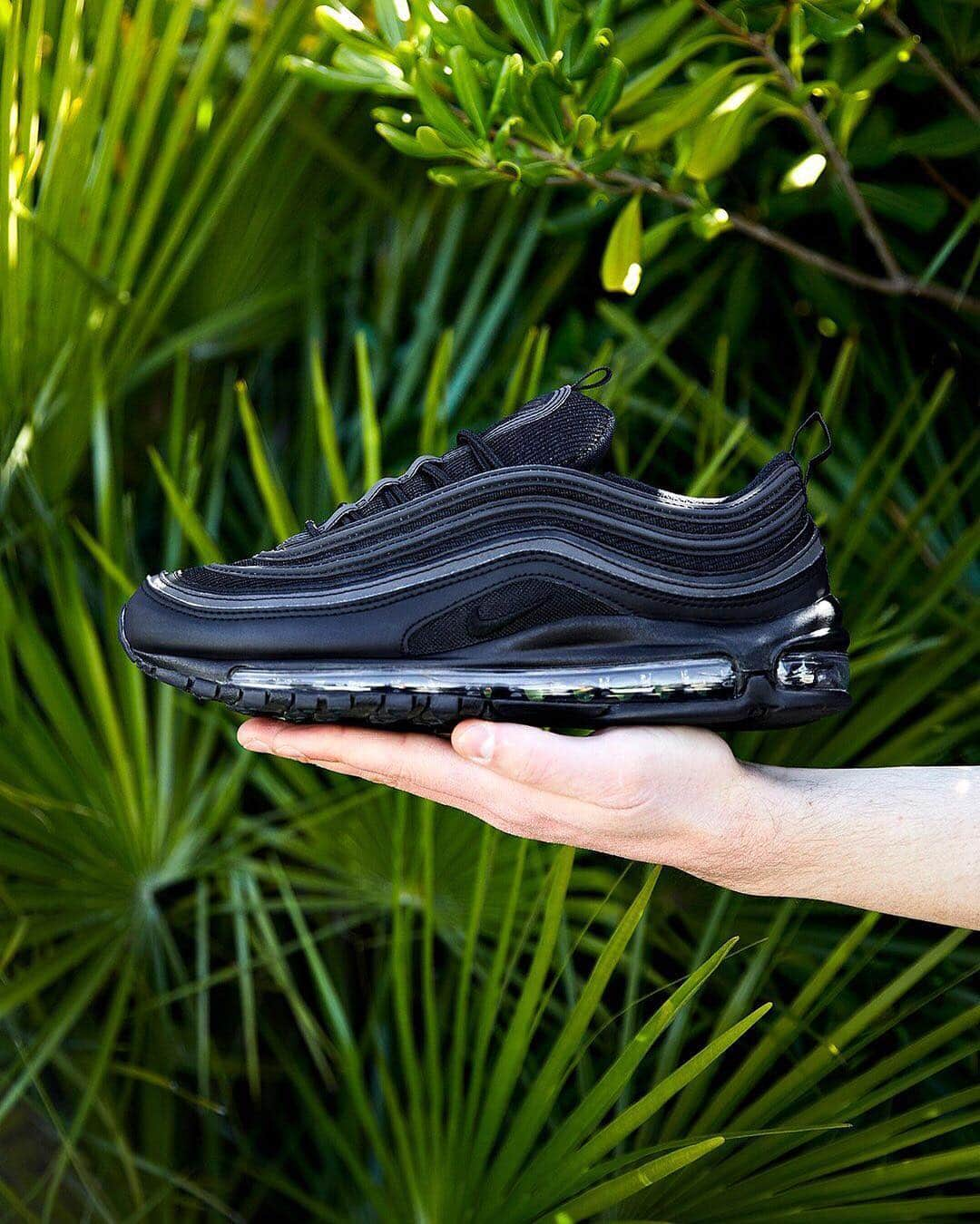 FOOTASYLUMさんのインスタグラム写真 - (FOOTASYLUMInstagram)「Triple black to the max. The @nikesportswear Air Max 97 SE in Triple Black. Grab your pair now. - - - #WeAreFootasylum #footasylum #nike #airmax97」3月26日 2時04分 - footasylum