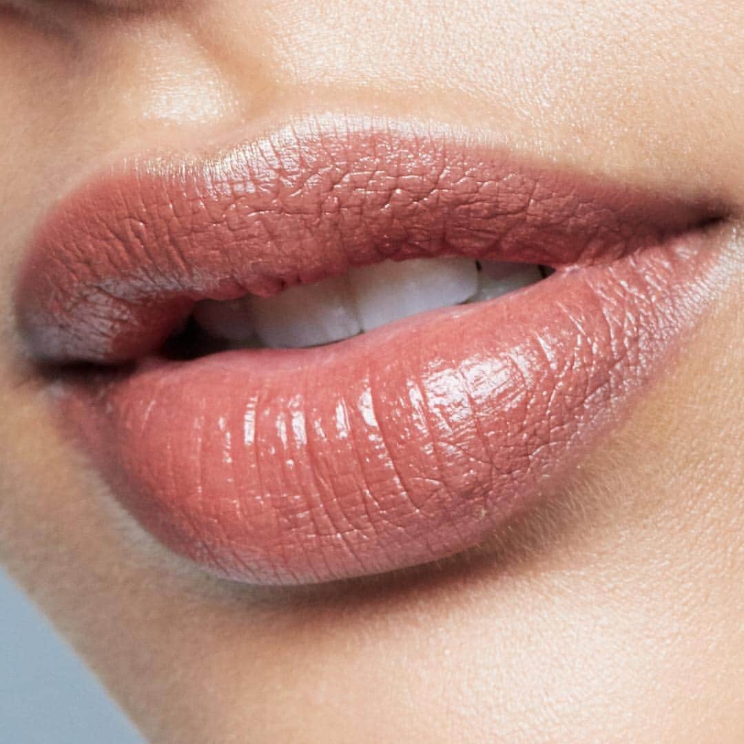 エスティローダーさんのインスタグラム写真 - (エスティローダーInstagram)「Get Petal Kissed Lips & Lavender Eyes with exclusive NEW look kits 🌷💜 (Swipe for a closer look at the Sweet Beauty: Petal Kissed Lips set!) ⠀ ⠀⠀⠀⠀⠀⠀⠀⠀⠀⠀⠀⠀⠀⠀⠀⠀⠀⠀⠀ ⠀⠀⠀⠀⠀⠀⠀⠀⠀⠀⠀⠀⠀⠀⠀⠀⠀⠀⠀ (Availability varies by location, while supplies last). Lip shades featured: #PureColorEnvy Lipstick in Inescapable, Paint-On Liquid LipColor in Lacquer Lover, and #DoubleWear Lip Pencil in Mauve. #LipsToEnvy」3月26日 2時20分 - esteelauder