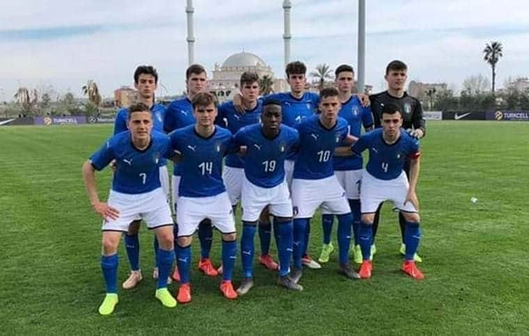 サッカーイタリア代表さんのインスタグラム写真 - (サッカーイタリア代表Instagram)「#Under17🇮🇹 Fase èlite: domani a Manavgat l’ultimo match contro l’Austria🇦🇹, qualificazione a un passo . Gli Azzurrini sono primi a punteggio pieno, gli austriaci secondi a due lunghezze. Il capitano Esposito in gol come il fratello con l’Under 19: “Emozione fortissima” . . #VivoAzzurro」3月26日 2時18分 - azzurri