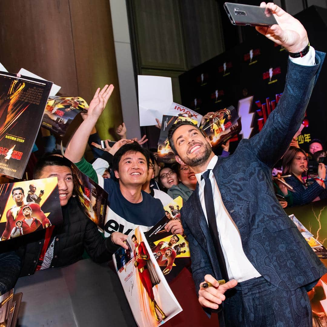 Warner Bros. Picturesさんのインスタグラム写真 - (Warner Bros. PicturesInstagram)「Next up on the #SHAZAM World Tour...CHINA! Follow along for more. In theaters April 5 - get tickets at the link in bio.」3月26日 2時21分 - wbpictures