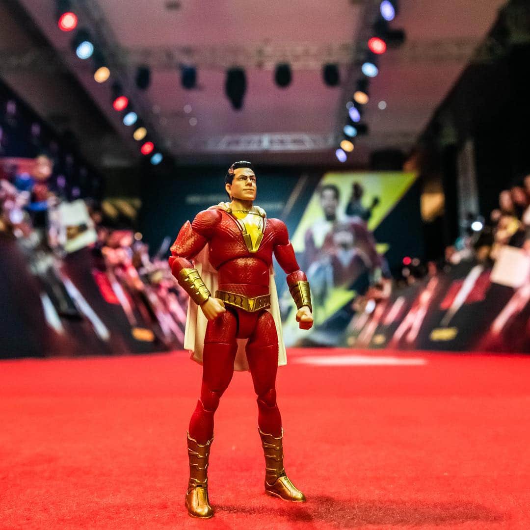 Warner Bros. Picturesさんのインスタグラム写真 - (Warner Bros. PicturesInstagram)「Next up on the #SHAZAM World Tour...CHINA! Follow along for more. In theaters April 5 - get tickets at the link in bio.」3月26日 2時21分 - wbpictures