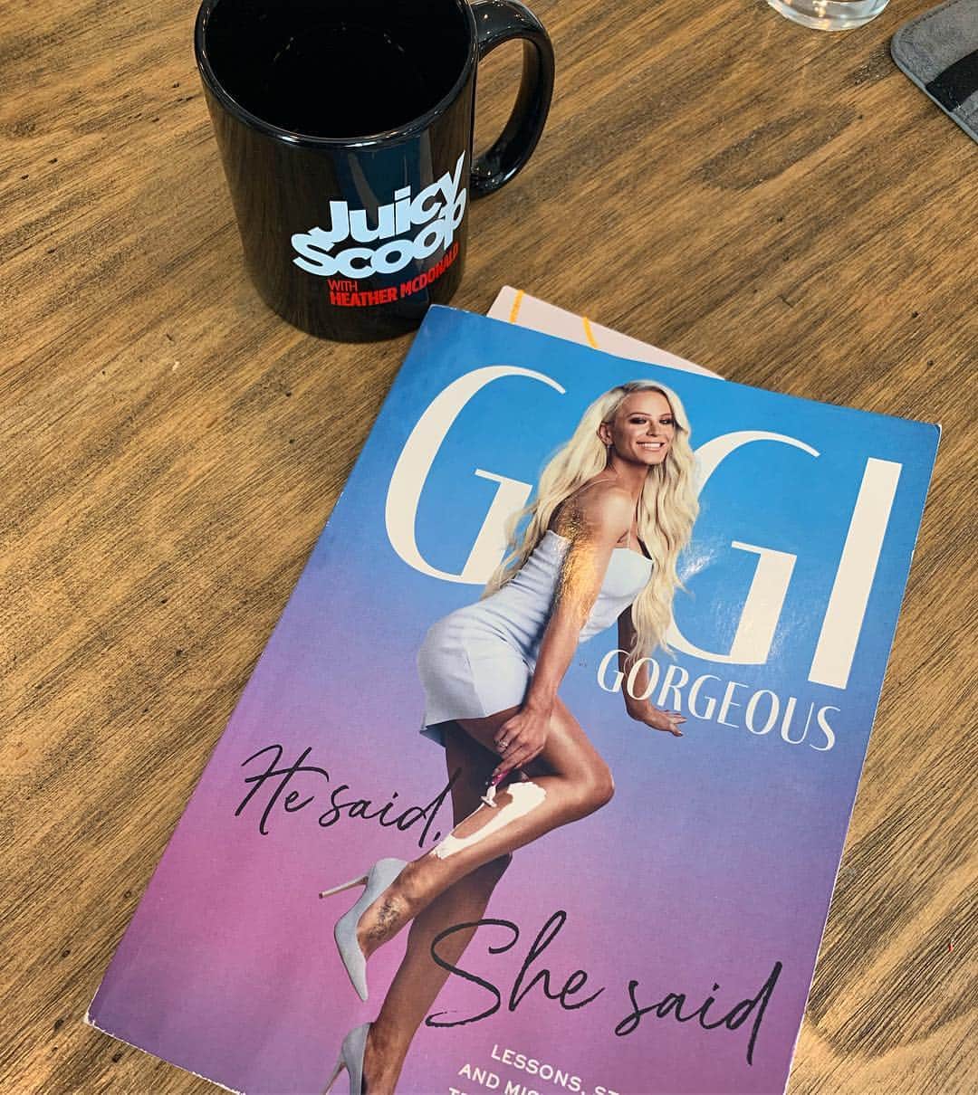 のインスタグラム：「Interviewing @gigigorgeous today on Juicy Scoop👸🏼 Comment below with your juicy questions!」