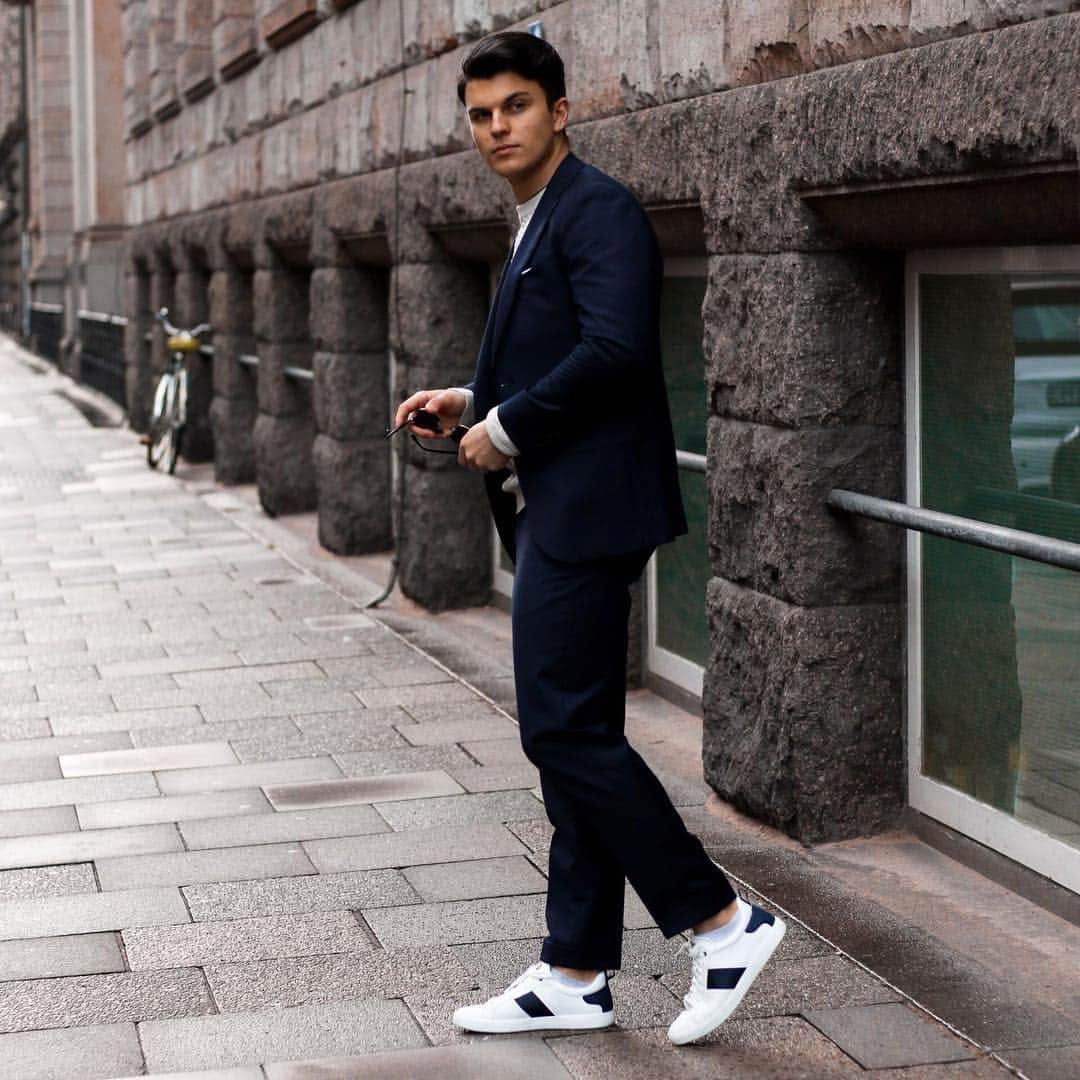ALDO shoesさんのインスタグラム写真 - (ALDO shoesInstagram)「Suit up. @richyskr styles our Olardon sneakers to perfection. #manicmonday #AldoShoes」3月26日 2時39分 - aldo_shoes