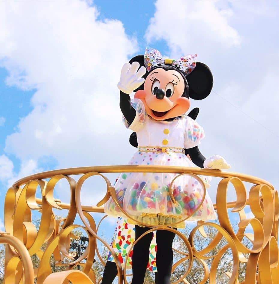 Walt Disney Worldのインスタグラム：「You’re gonna *like* this! ❤@MinnieMouse has officially joined Instagram – follow along with her new adventure! 🎀💕(📷: @natineverland)」