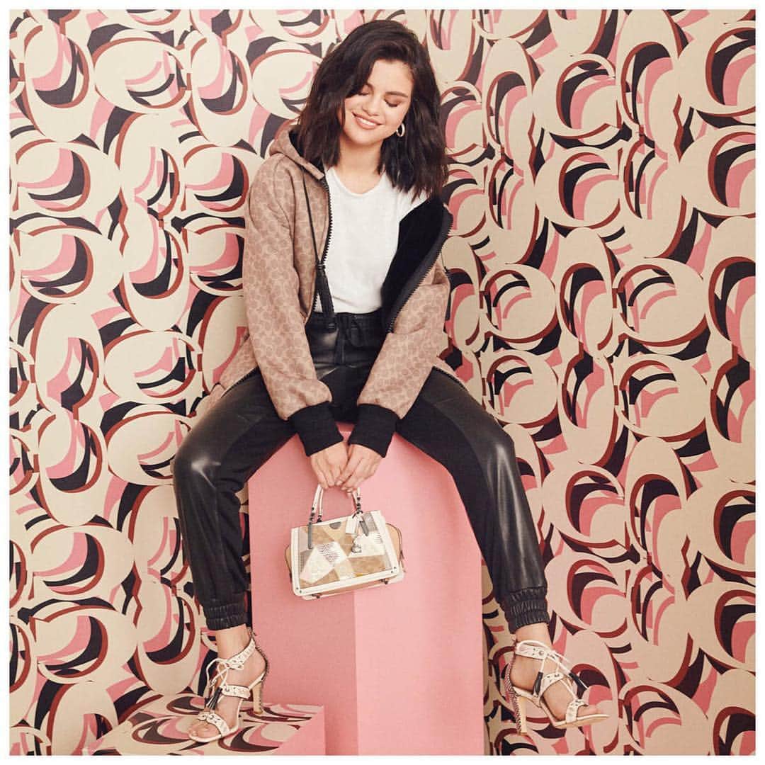 のインスタグラム：「That feeling when all the pieces fall perfectly into place. #SelenaGomez #CoachNY」
