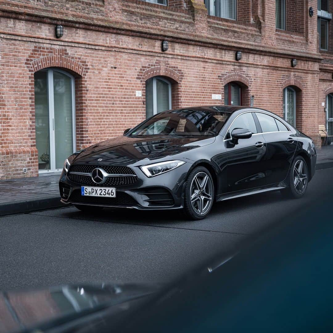 メルセデス・ベンツさんのインスタグラム写真 - (メルセデス・ベンツInstagram)「Driving pleasure and design in perfect harmony.🌟 📸: @rauhutphotography for #MBsocialcar ______________________________ [Mercedes-AMG CLS 350d 4MATIC Coupe ́ | Kraftstoffverbrauch kombiniert: 5,9 l/100 km | CO2- Emissionen kombiniert: 156 g/km | mb4.me/RechtlicherHinweis] . #Mercedes #MBCar #Car #Cars #Cartastic #carsofinstagram #InstaCar #MercedesCLS #CLS #MercedesBenz」3月26日 3時00分 - mercedesbenz