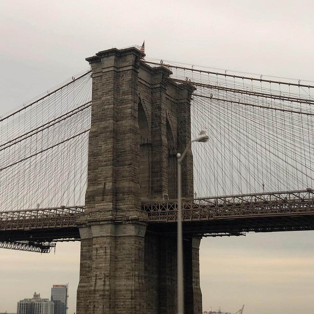 のインスタグラム：「Driving all over the city today! #nyc ♥️」