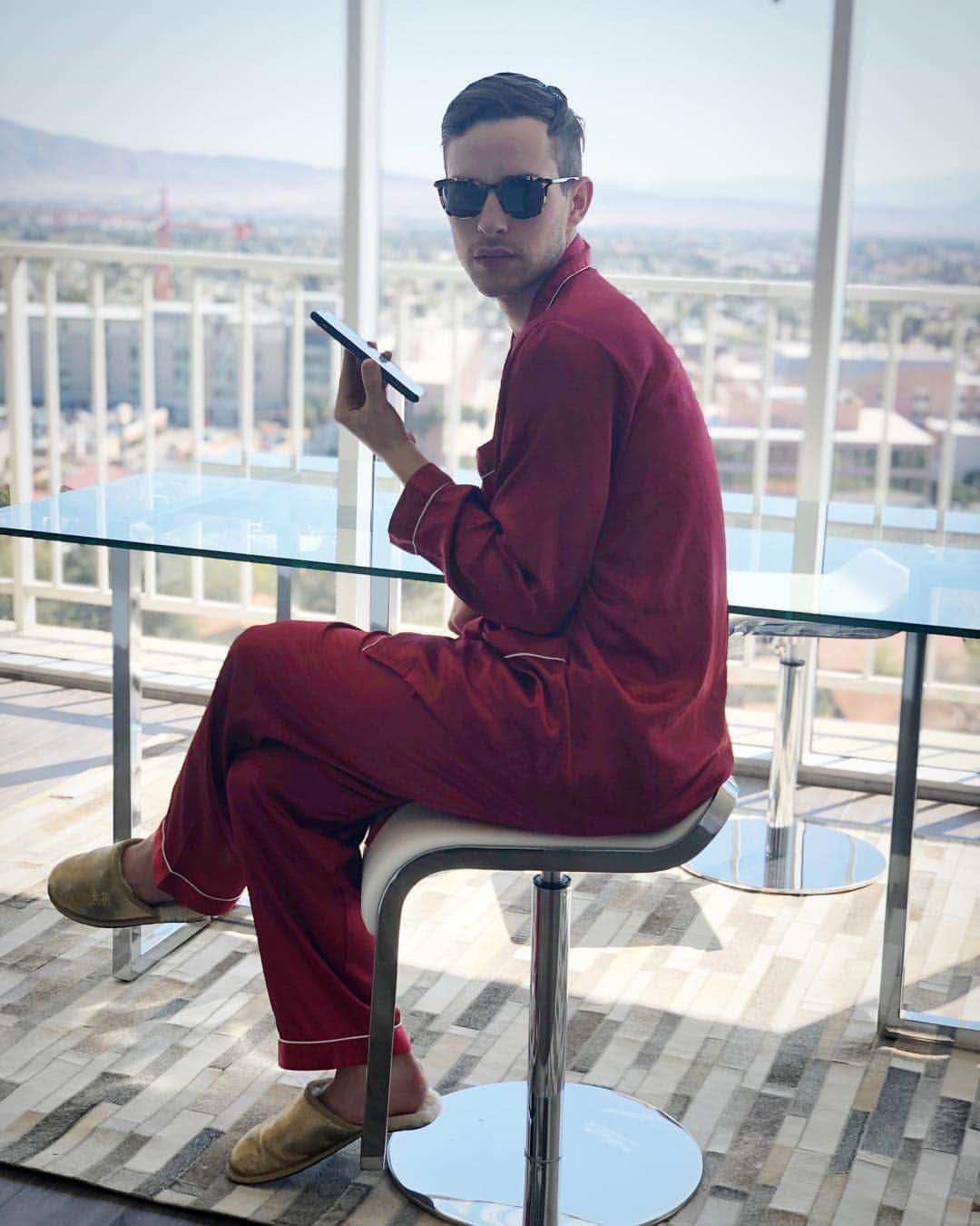 アダム・リッポンさんのインスタグラム写真 - (アダム・リッポンInstagram)「Can I help you?」3月26日 3時04分 - adaripp