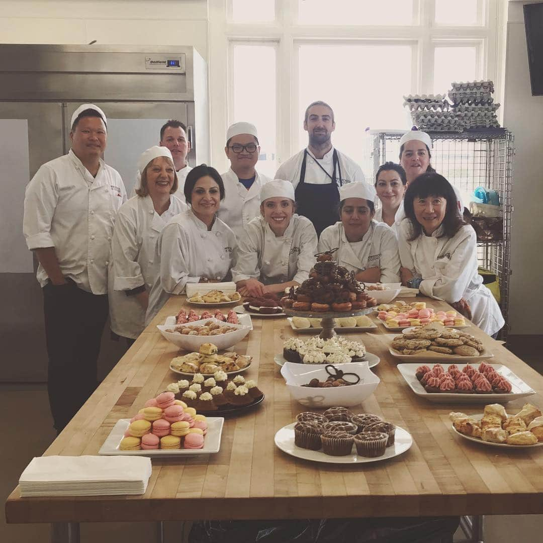 アシュリン・ピアースさんのインスタグラム写真 - (アシュリン・ピアースInstagram)「Officially graduated from the 20 Week Pro-Baking Series certification course from New School Of Cooking in Pasadena! My second graduation this month! I’m so beyond proud of this certification, and I can’t wait to see where having it takes me. I learned SO much from Chef Brianna and Chef Mario and so beyond thankful to have gotten the opportunity to learn from them! I had an incredible time creating all sorts of different pastries, and especially loved working with chocolate. 🥰 I had so much fun and truly loved every minute of this course and so excited to keep practicing and getting better and better! 🥮🥧🧁🍰🎂🍮🍫🍬🍩🍪🥜🍯🍦💕 #AshlynPearce #Actor #Actress #Acting #Model  #Models #Modeling #Director #Directing #Love #PastryChef #Smile #Fun #Sweets #Certification  #NewSchoolOfCooking #FearlessFemales #RedHeads #SpeakYourself #LoveYourself #Hollywood #graduation #Pastry #Baking #SweetTreats #Goals #Bake #Passion #Pastries #Baker」3月26日 3時07分 - ashlynpearce