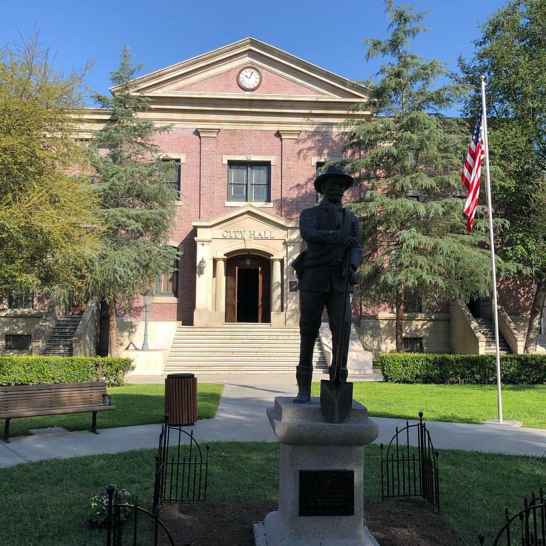 ライアン・テダーさんのインスタグラム写真 - (ライアン・テダーInstagram)「Literally got to finish lyrics for a song in Hill Valley yesterday nxt to the clock tower.... 1 point 21 Jiggawatts fam 😬🔥❤️. Mi trabajo es DIVERTIDO!!!!!! (My job is fun AF). SWIPE RIGHT」3月26日 3時18分 - ryantedder