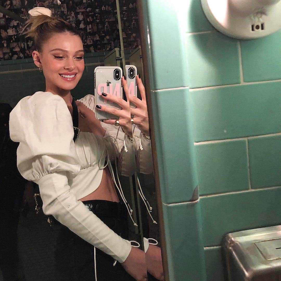 ニコラ・ペルツのインスタグラム：「🥂」