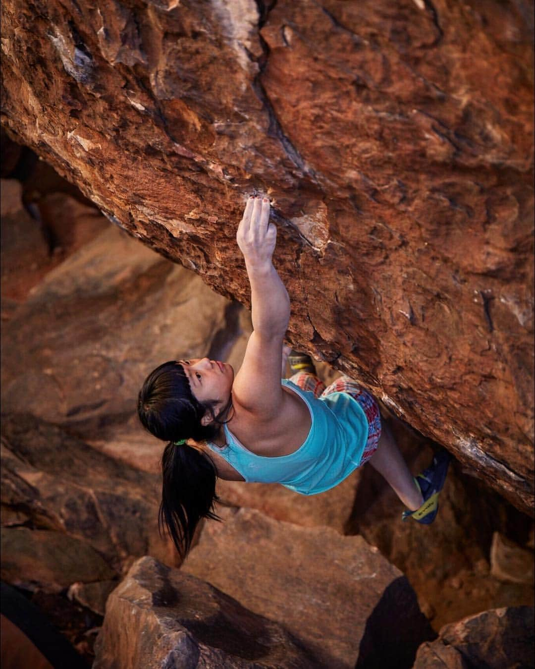 白石阿島さんのインスタグラム写真 - (白石阿島Instagram)「Snaps from red rocks last week 🤠 Psyched to have flashed this nice looking climb, Lethal Design V12. Going back when it’s not 70 degrees next time 🌞🌞🌞🌞🌞 @evolv_worldwide @lindsay_dad」3月26日 3時24分 - ashimashiraishi