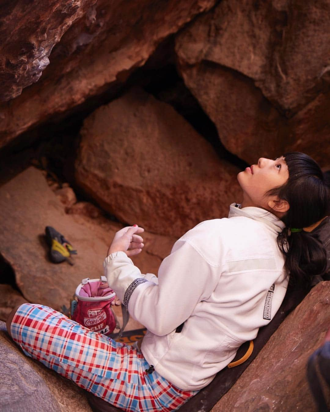 白石阿島さんのインスタグラム写真 - (白石阿島Instagram)「Snaps from red rocks last week 🤠 Psyched to have flashed this nice looking climb, Lethal Design V12. Going back when it’s not 70 degrees next time 🌞🌞🌞🌞🌞 @evolv_worldwide @lindsay_dad」3月26日 3時24分 - ashimashiraishi